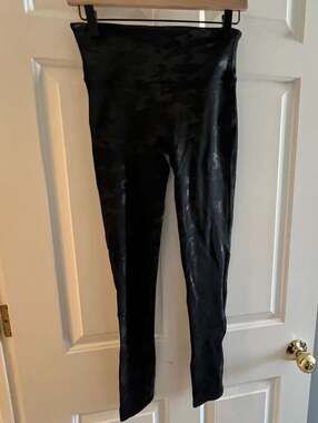 SPANX Black Camo High-Waisted Leggings Size Medium
